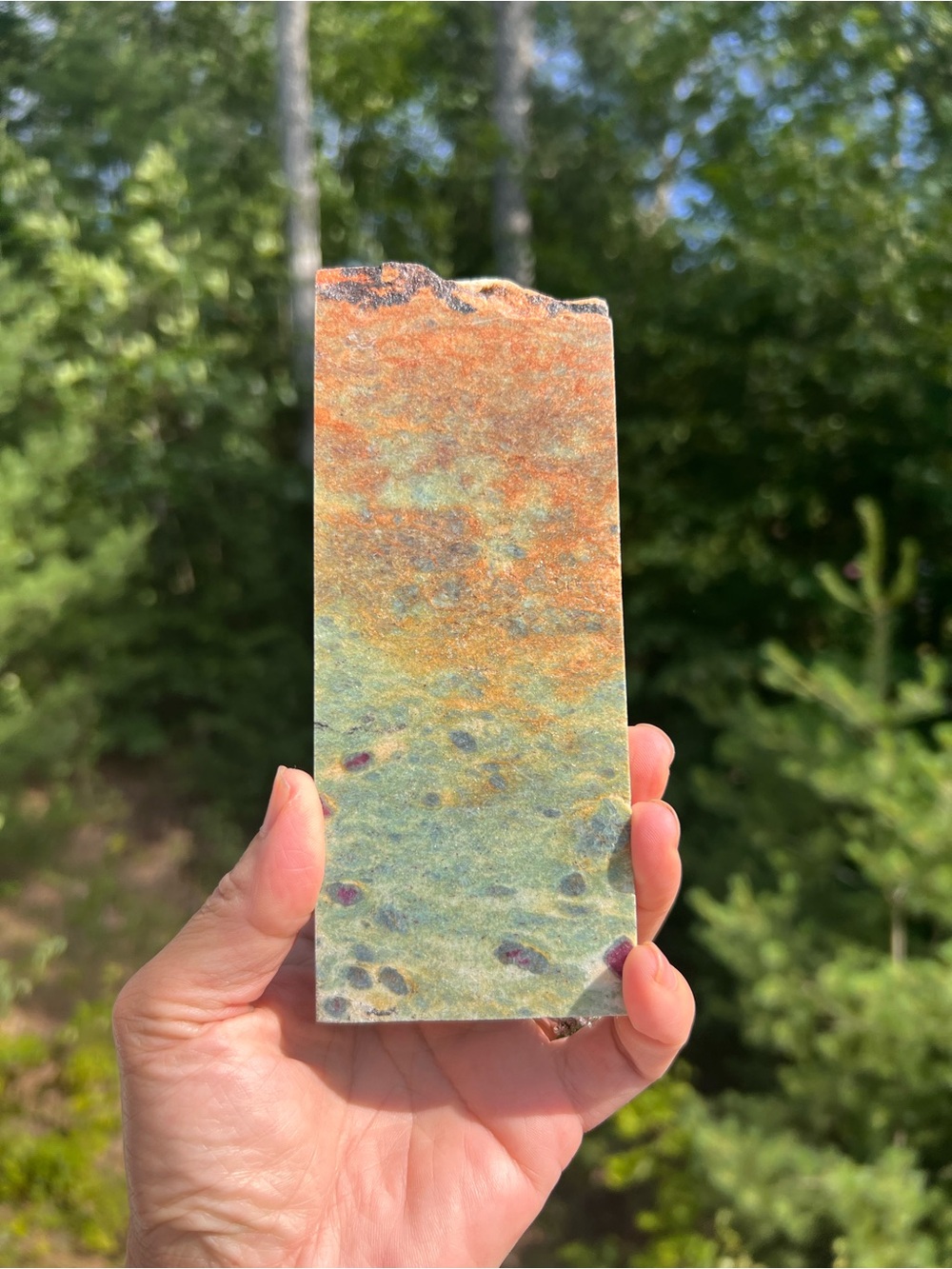 Ruby (4) in fuchsite slab with stand | crystal ~ strong uv